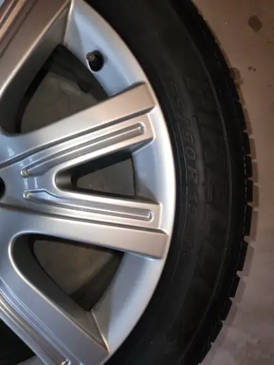 Set of four OEM rims and snow tires from a Mercedes GLE 400. Pirelli Scorpion winter tires 255/50R19...