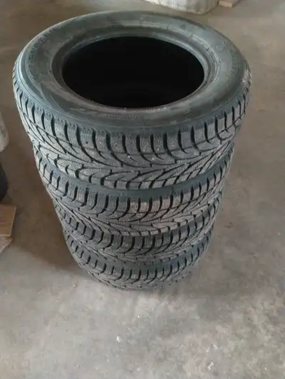 Good thread. Good condition. They were on 2014 chev sonic. Size 195/65R15. Studded. Please text or c...