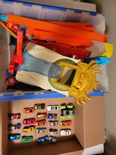 Hot Wheels - Mario Kart, 20+ feet of track + cars, View more