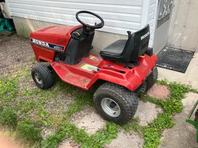 Honda 3813 lawn tractor 13 hp 2 cylinder liquid cooled very rare 42 inch deck. The tractor and mower...