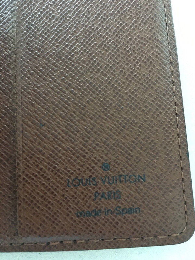Authentic Louis Vuitton small wallet.  dans Femmes - Sacs et portefeuilles  à Ville de Montréal - Image 2