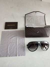Gucci 1090/S Sunglasses, Case, Cloth, Card - Black - New