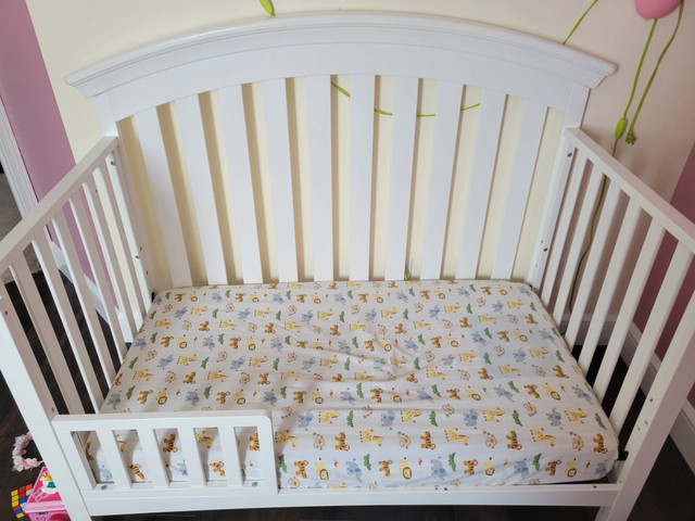 Baby crib 4 in 1 in Cribs in Gatineau