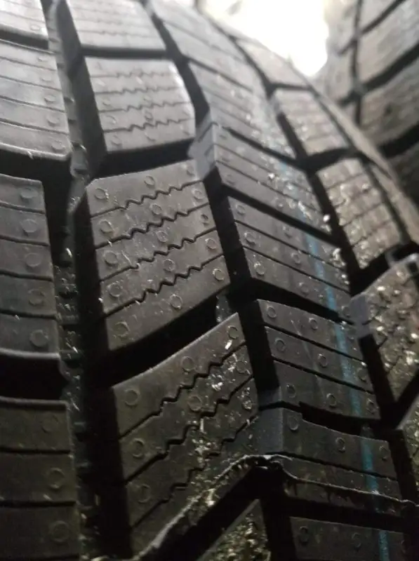 235/55R20 all weather tires for sale : winter General Altimax 36 in Tires & Rims in City of Toronto - Image 2