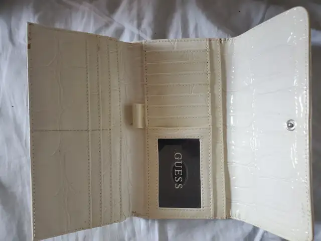 Wallet Guess in Women's - Bags & Wallets in London - Image 3