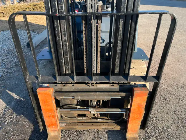 Toyota 8FGU30 6000 lb - 2020 Warehouse Forklift Gas LPG *LOW HRS in Other in Saskatoon - Image 9