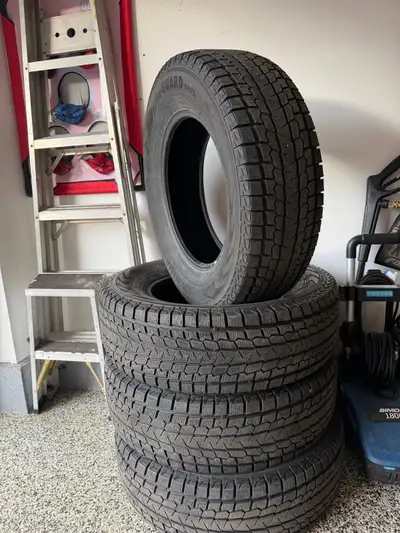 4 pneus d’hiver Yokohama iceGUARD G075 – 255/70R18 113T En excellente condition