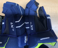Men’s hockey gloves