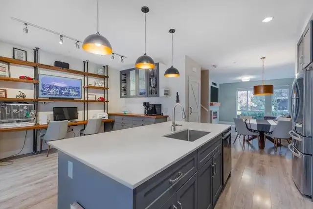 5 Bed + Den Townhome - Rooftop Hot Tub, Pool, Gym - South Surrey in Long Term Rentals in Delta/Surrey/Langley - Image 8
