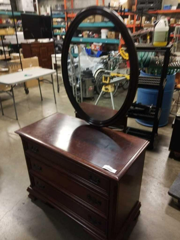 GIBBARD SOLID MAHOGANY 3 DRAWER DRESSER WITH MIRROR - in Dressers & Wardrobes in Delta/Surrey/Langley - Image 2