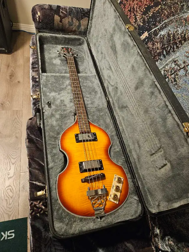 Guitare basse Epiphone Viola + étui rigide in Guitars in Sherbrooke - Image 2