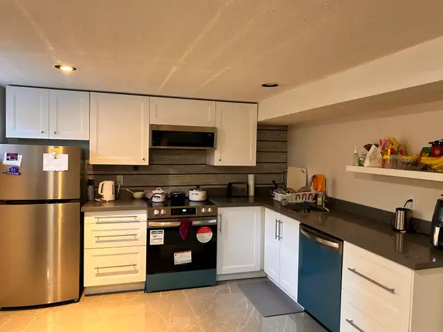  Private room for rent in Room Rentals & Roommates in City of Toronto - Image 4