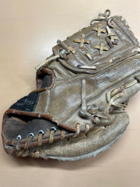 Vintage Willie Mays MacGregor baseball glove 