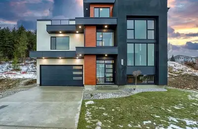 MLS®10244957 3754 Davidson Crt The Davidson Plan is a 2 story multi level split walk up with a unfin...