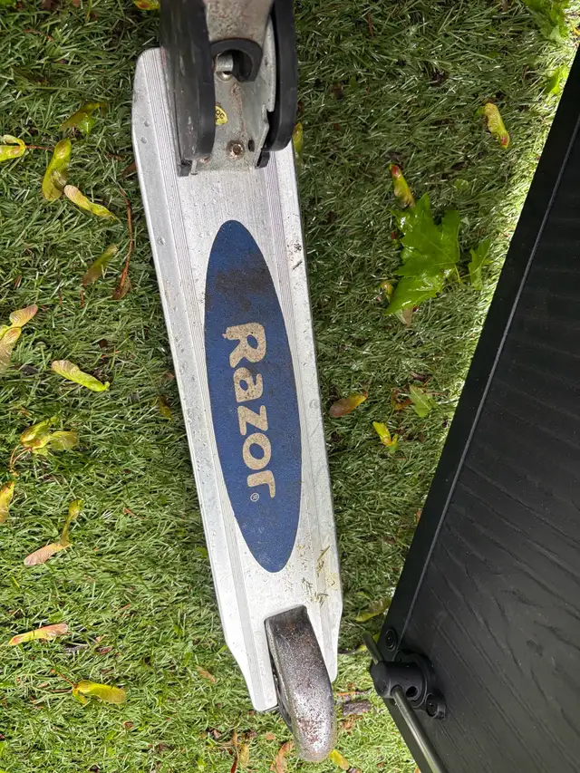 Razor Kick Scooter - Blue in Scooters & Pocket Bikes in Markham / York Region - Image 4