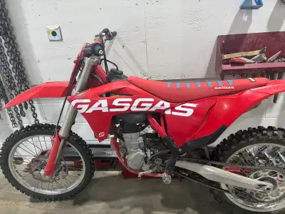 2022 GasGas MC 450 – Low Hours – Trade for Harley Up for sale or trade is my 2022 GasGas MC 450. The...