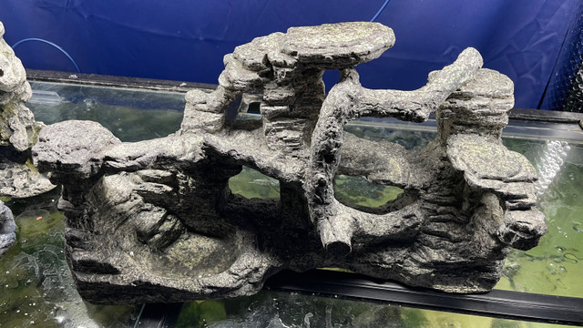 Resin aquarium Decorations coral rock Fake fish tank in Accessories in Hamilton - Image 2