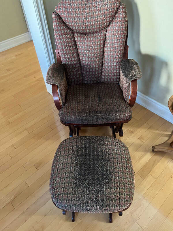 Dutailier Glider and Ottoman - Extremely High Quality in Chairs & Recliners in Kingston - Image 3