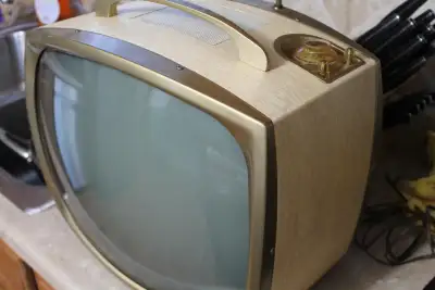 ANTIQUE SETCHELL CARLSON 1950'S PORTABLE TELEVISION, View more