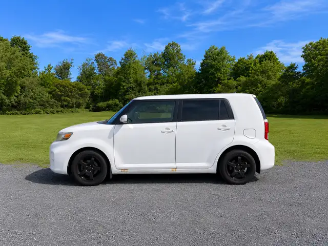 Scion xB 2011 à vendre in Cars & Trucks in Drummondville - Image 4
