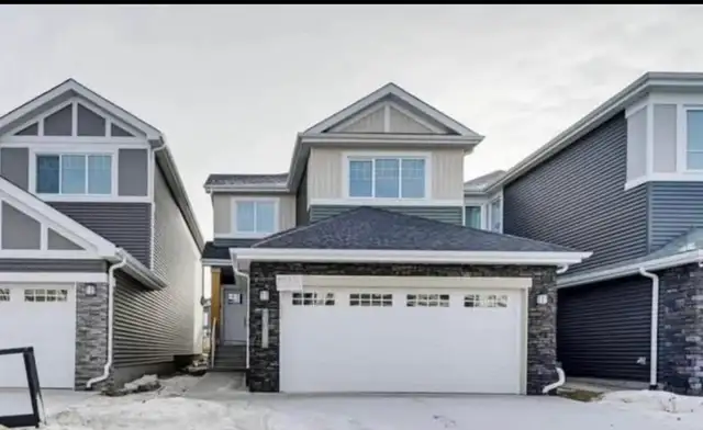 4 bedroom 2.5 baths Upper Level house + Wifi Included