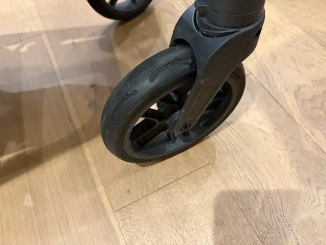 Uppababy Vista V2 in Strollers, Carriers & Car Seats in City of Toronto - Image 6