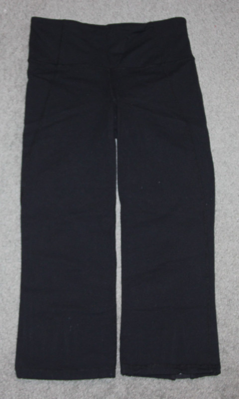 LULULEMON GATHER & CROW CROP BLACK SIZE 4 in Women's - Bottoms in City of Toronto - Image 4