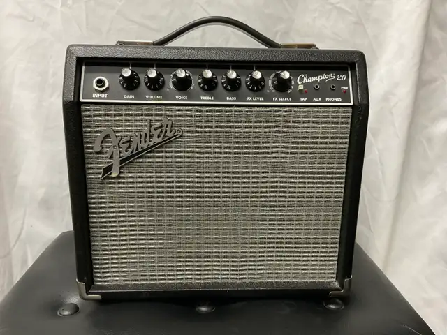FENDER CHAMPION 20 in Amps & Pedals in North Bay - Image 2