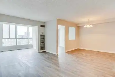 Cooksville GO 145 Hillcrest Avenue. 2+1 Available for Rent immed