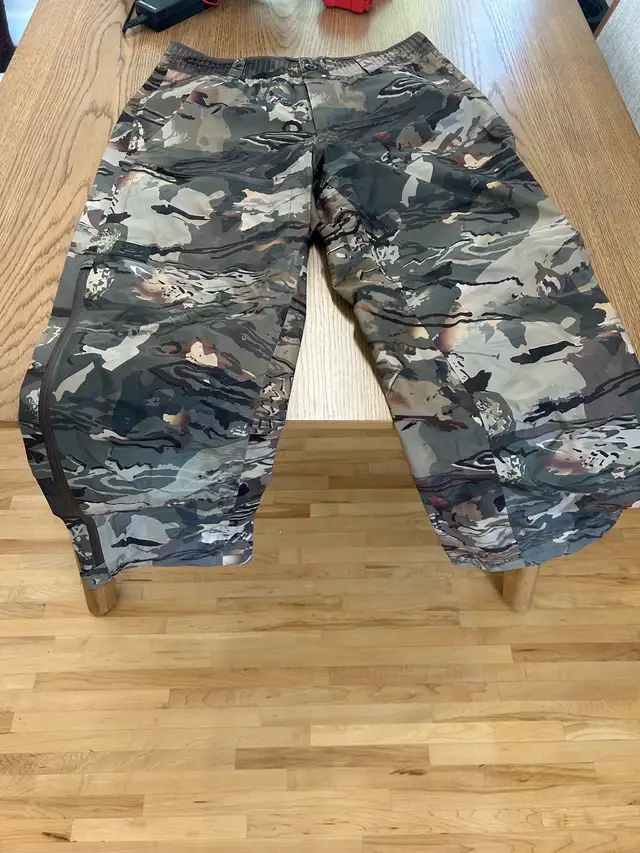 Camo under armour gore tex pants in Fishing, Camping & Outdoors in Owen Sound - Image 2