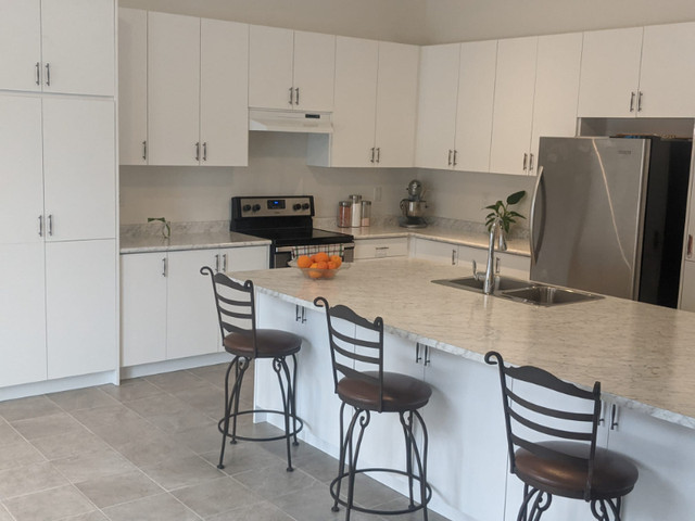 Almost new, beautiful kitchen in Cabinets & Countertops in Hamilton