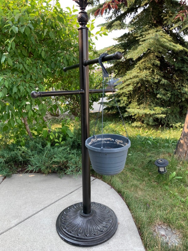 Metal Plant Stand Hanger Indoor/Outdoor Outdoor Décor Calgary Kijiji
