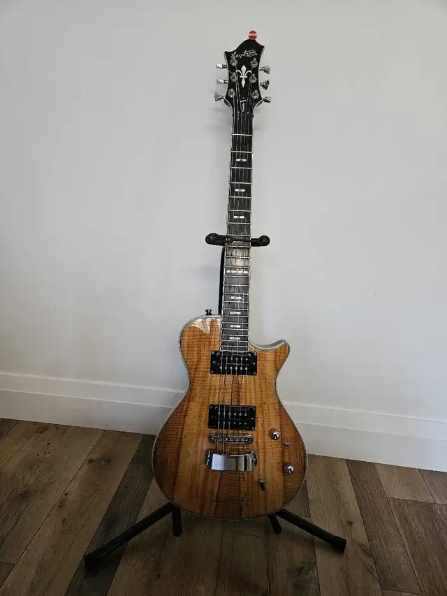 Hagstrom Ultra Swede *rare* spalted maple finish in Guitars in Kawartha Lakes - Image 3