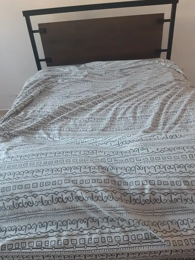 Basse de lit Queen in Beds & Mattresses in Longueuil / South Shore - Image 3