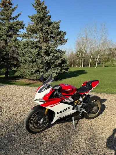 2017 Ducati 1299 S Anniversario #145 of 500 Lots of extra carbon fiber parts. 13,800 kms This bike i...
