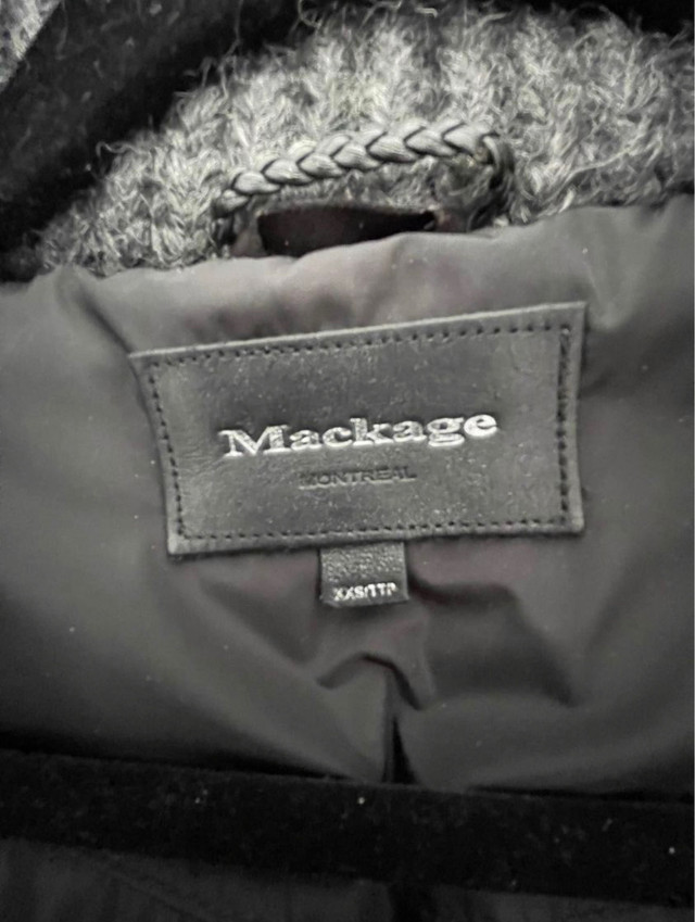 Mackage Black Long Winter Jacket Knit Details, size XXS, conditi dans Femmes - Hauts et vêtements d'extérieur  à Ville de Montréal - Image 3