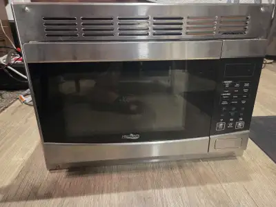 Selling a lightly used High Pointe stainless steel RV/over‑the‑range microwave (1.0 cu ft). Comes wi...