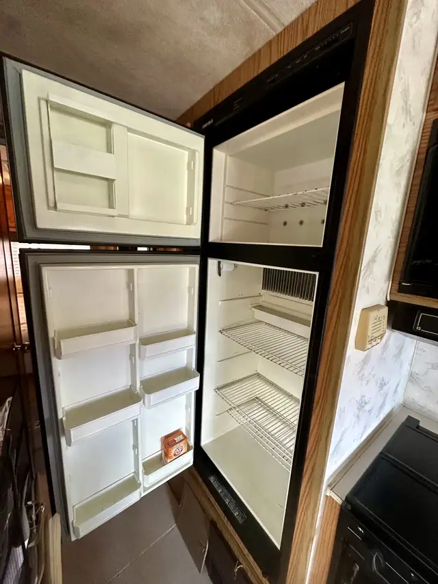 Motorisé classe A Winnebago Itasca Suncruiser 32RQ 1996 – Ford in RVs & Motorhomes in West Island - Image 8