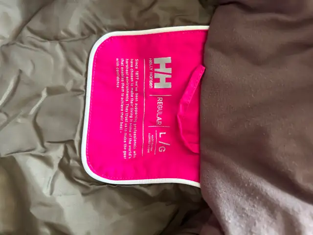 Helly Hansen women’s large ski/winter/snow jacket - lightly used in Women's - Tops & Outerwear in Calgary - Image 4