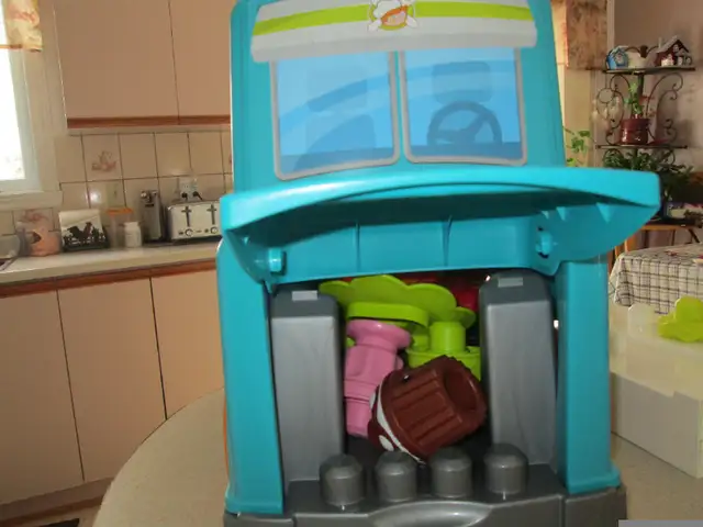camion truc pour  manger(food) avec bloc?? in Kids in Laval / North Shore - Image 5