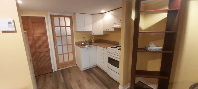 NDG- Studio 2 1/2 à louer, spacieux & lumineux, sous-sol triplex — photo 3