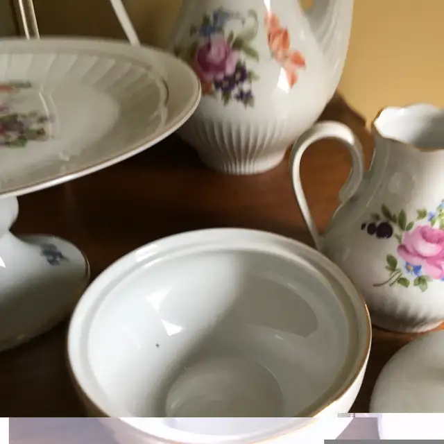 JL Menau Tea Coffee Set and Cake Stand GDR in Kitchen & Dining Wares in Ottawa - Image 6