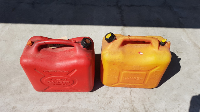 5 gallon jerry gas cans in Other in Kawartha Lakes