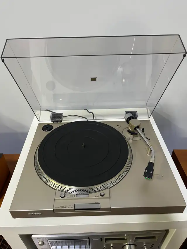 Vintage Sony Turntable in Stereo Systems & Home Theatre in City of Toronto - Image 3