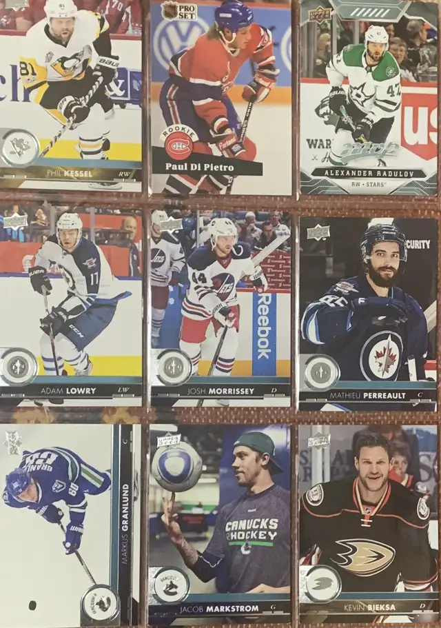 Hockey cards in Arts & Collectibles in Ottawa - Image 3
