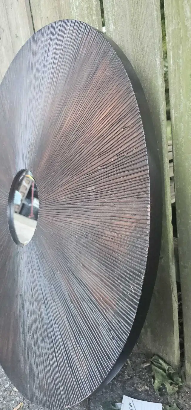 3 foot Decorative round mirror, wooden in Home Décor & Accents in Mississauga / Peel Region - Image 4