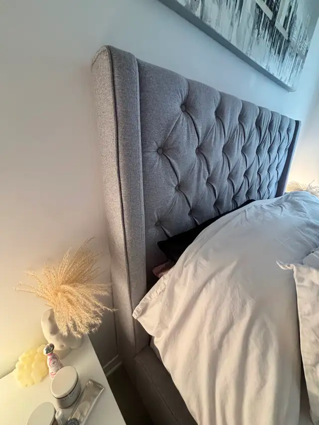Queen size bed , upholstered Grey .. with mattress in Beds & Mattresses in Laval / North Shore - Image 4
