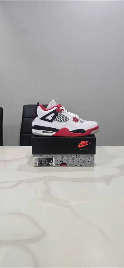 Air Jordan 4 fire red size 9.5, View more