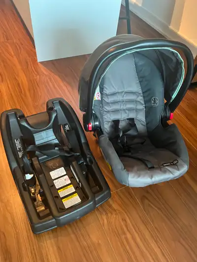 Selling our gently used Graco SnugRide® 30 infant / baby car seat, manufactured in 2021 . Ultra-ligh...