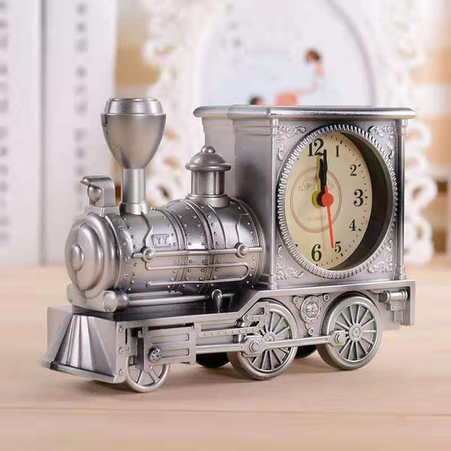 Old train Table Clock in Home Décor & Accents in Charlottetown - Image 2